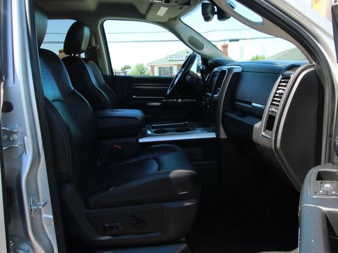 Used 2016 RAM 3500 Laramie AWD/4WD image 10