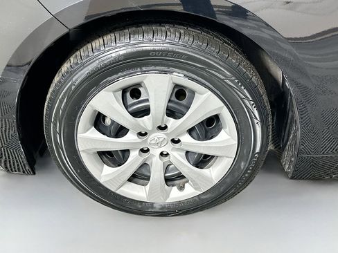 Used 2024 Toyota Corolla LE image 29