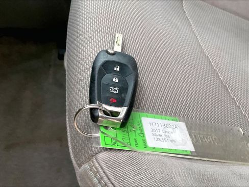 Used 2017 Chevrolet Cruze LT image 19