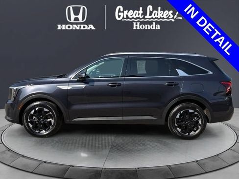 Used 2025 Kia Sorento S FWD image 3