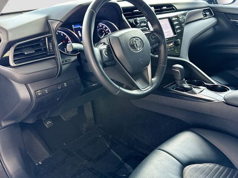 Used 2020 Toyota Camry SE image 9