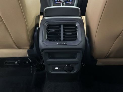 Used 2023 Volkswagen Tiguan SE image 25