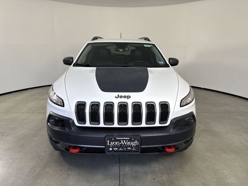 Used 2016 Jeep Cherokee Trailhawk w/ Cold Weather Group AWD/4WD image 10