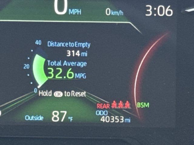 Used 2025 Toyota RAV4 XLE FWD image 16