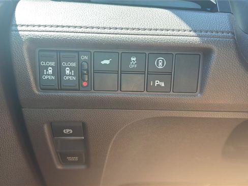 Used 2023 Honda Odyssey Elite image 15