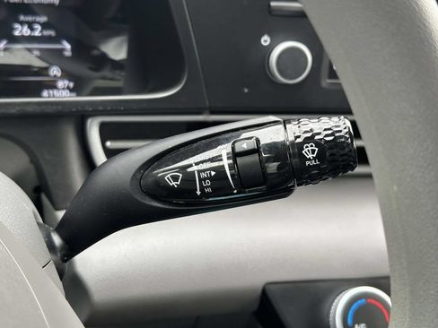 Used 2023 Hyundai Elantra SE FWD image 21