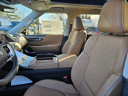 New 2025 INFINITI QX80 Luxe image 25