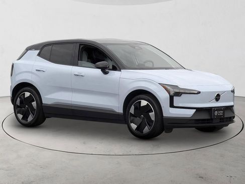Certified 2025 Volvo EX30 Ultra AWD/4WD image 4
