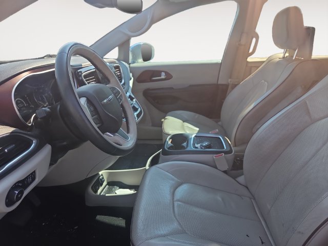 Used 2017 Chrysler Pacifica Limited FWD image 9