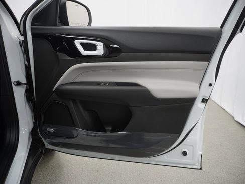 Certified 2024 Jeep Compass Limited w/ Sun and Sound Group image 42