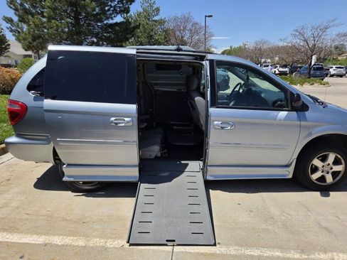 Used 2005 Dodge Grand Caravan SXT w/ Leather Interior Group FWD image 1