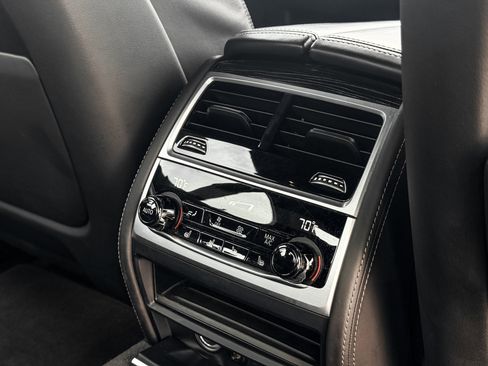 Used 2021 BMW 750i xDrive w/ Autobahn Package image 18