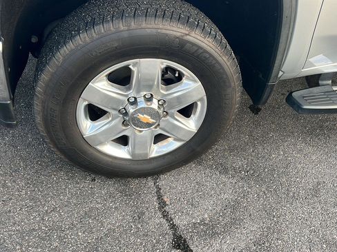 Used 2022 Chevrolet Silverado 2500 LTZ w/ LTZ Convenience Package image 6