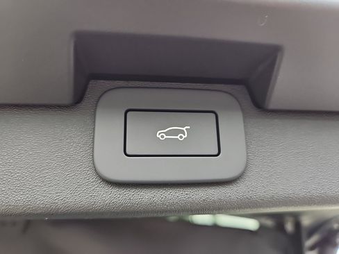 Certified 2024 Land Rover Discovery S image 14