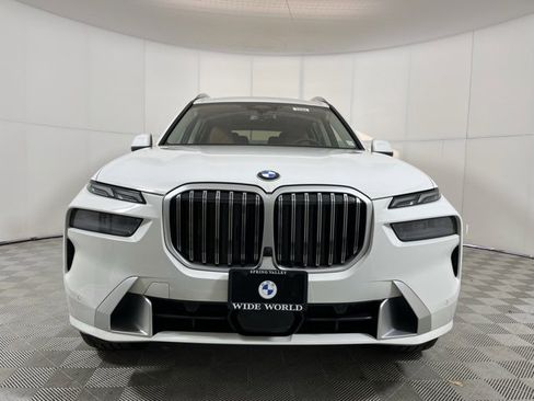 Used 2025 BMW X7 xDrive40i image 2