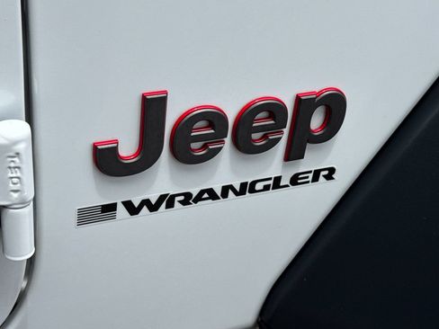 Used 2023 Jeep Wrangler Unlimited Rubicon AWD/4WD image 8