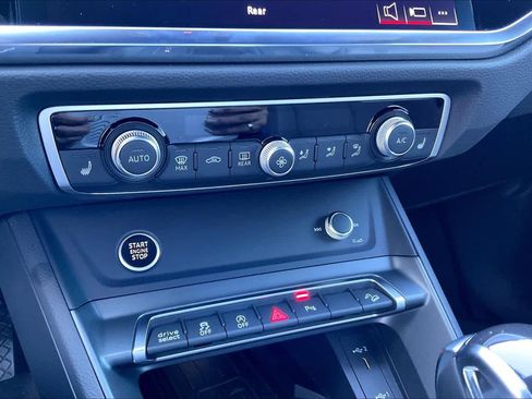 Certified 2025 Audi Q3 2.0T Premium w/ Convenience Package image 31