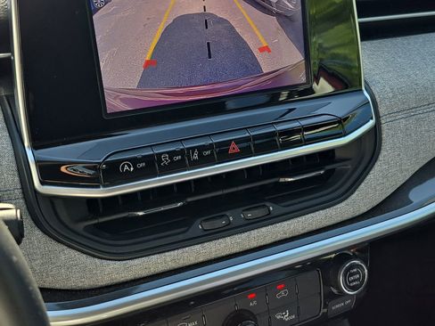 Used 2022 Jeep Compass Latitude image 23