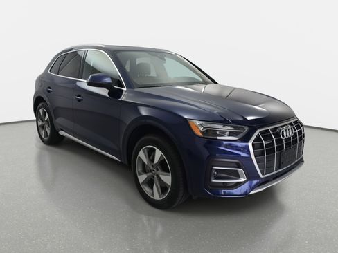 Used 2023 Audi Q5 2.0T Premium w/ Convenience Package image 3