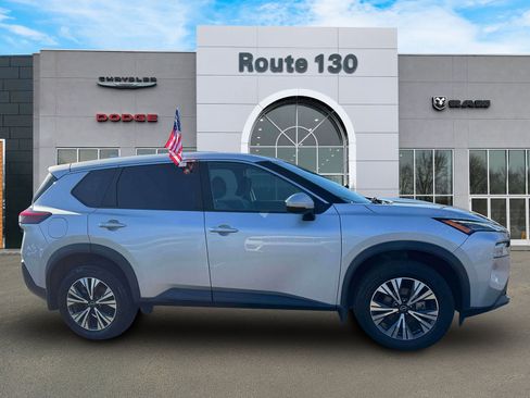 Used 2022 Nissan Rogue SV image 5
