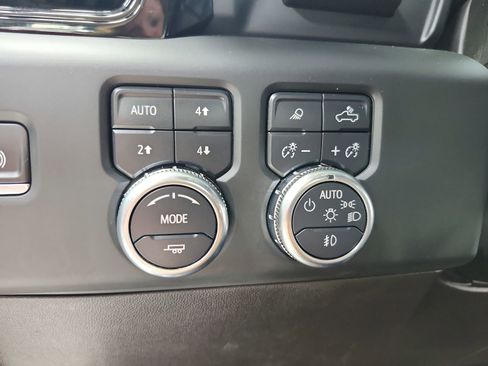 Used 2024 GMC Sierra 1500 AT4 w/ Technology Package AWD/4WD image 29