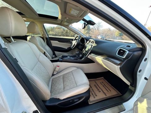 Used 2017 Nissan Maxima Platinum image 15
