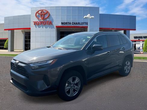 Used 2023 Toyota RAV4 LE AWD/4WD image 5