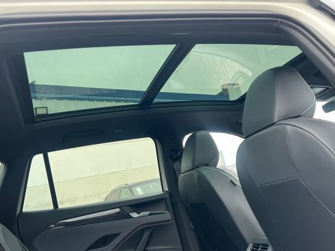 New 2026 Volkswagen Tiguan SE R-Line AWD/4WD image 13