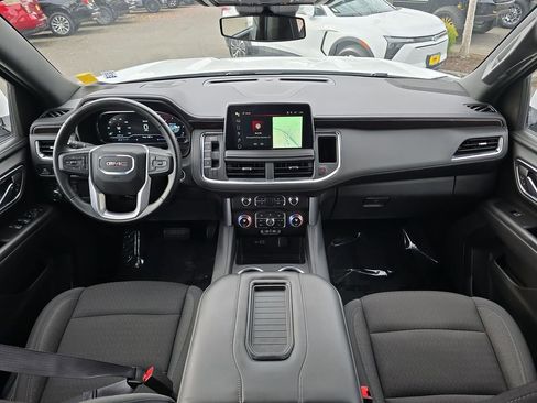 Used 2024 GMC Yukon XL SLE image 23