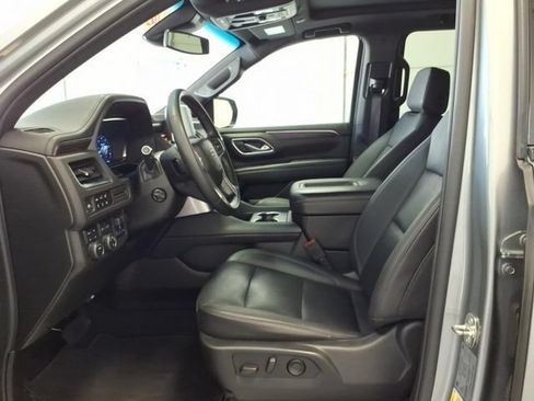 Used 2024 Chevrolet Suburban Z71 w/ Luxury Package AWD/4WD image 12
