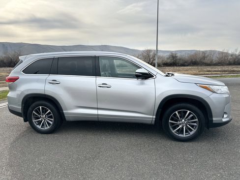 Used 2018 Toyota Highlander XLE image 4