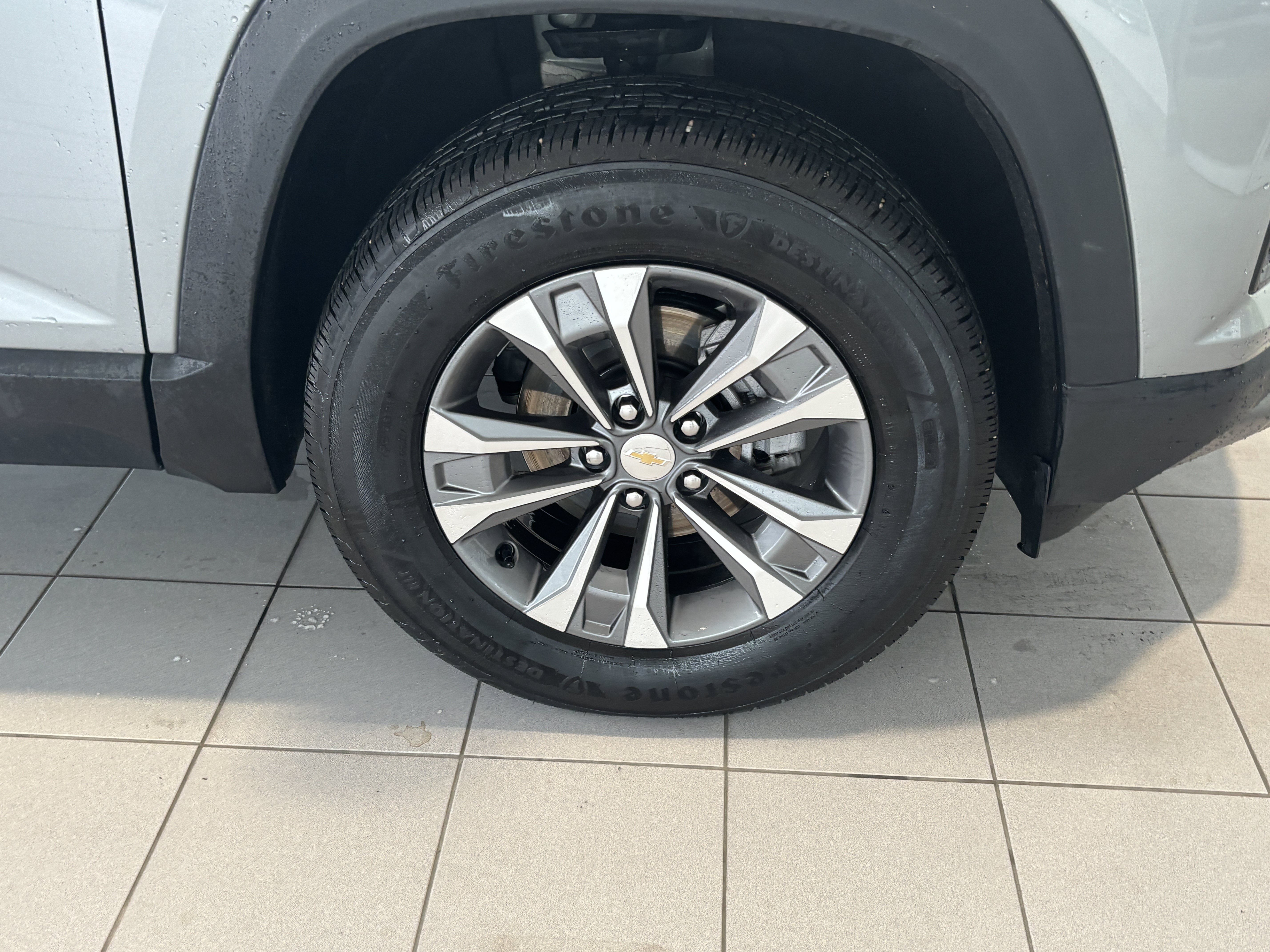 Used 2025 Chevrolet Equinox LT w/ Safety and Technology Package FWD image 9