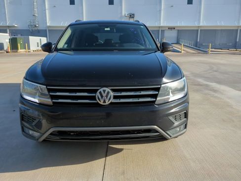 Used 2018 Volkswagen Tiguan SE w/ Front Fog Lights Package image 2