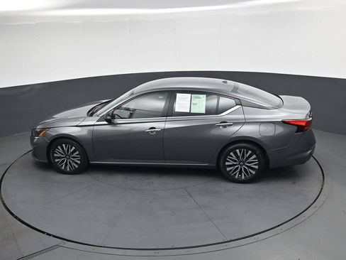 Used 2024 Nissan Altima 2.5 SV FWD image 23