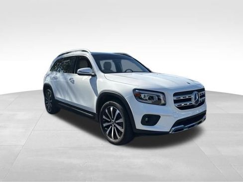 Used 2022 Mercedes-Benz GLB 250 w/ Premium Package Lite image 2