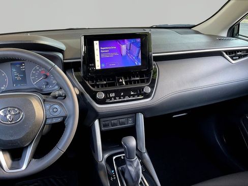 Used 2023 Toyota Corolla Cross LE AWD/4WD image 9