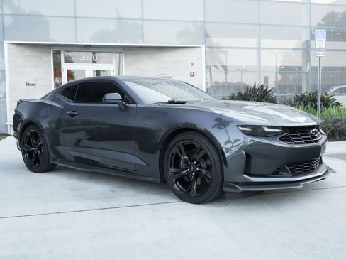 Used 2023 Chevrolet Camaro LT w/ Technology Package RWD image 4