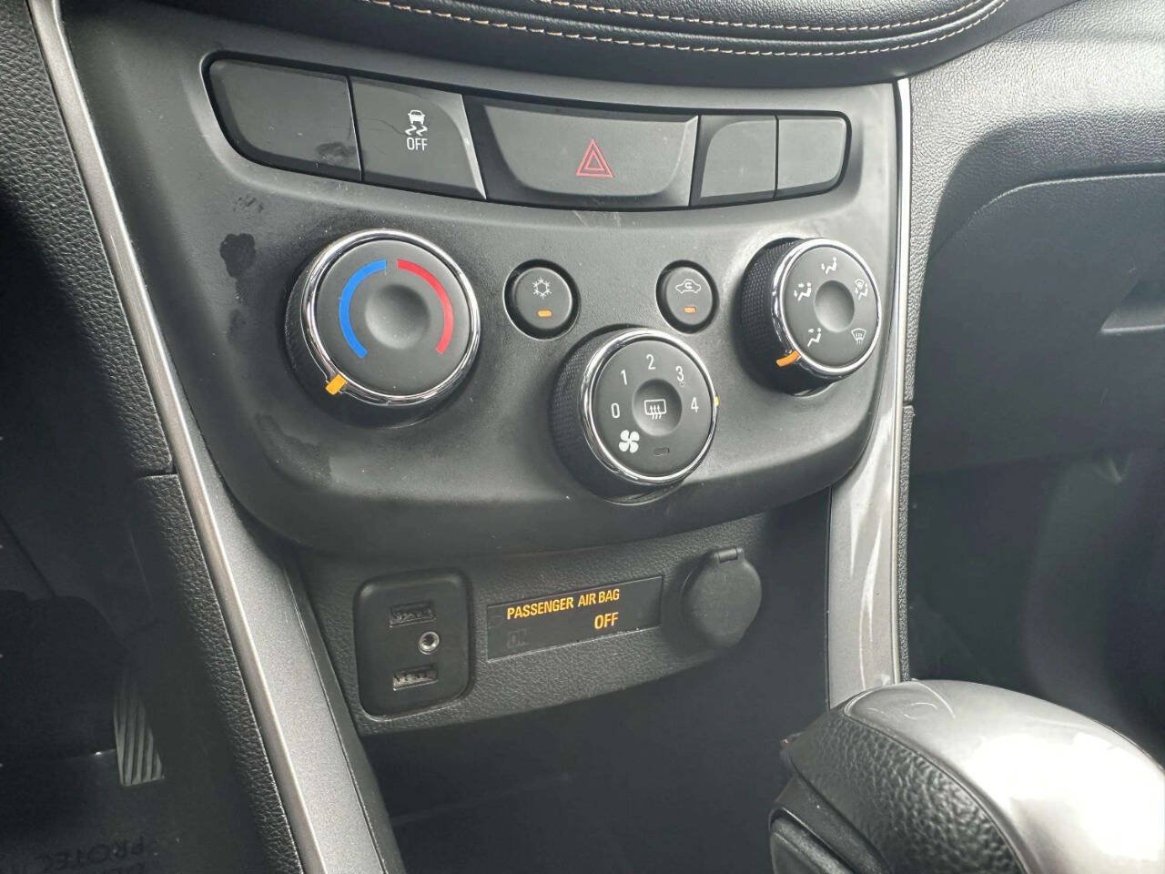 Used 2017 Chevrolet Trax LT w/ LT Convenience Package AWD/4WD image 32