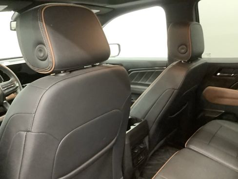 Used 2024 GMC Canyon AT4 image 8