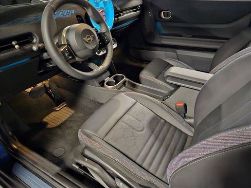 Used 2025 MINI Cooper 2-Door Hardtop FWD image 10
