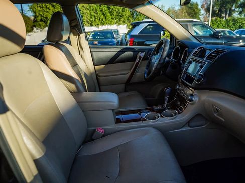 Used 2013 Toyota Highlander Limited image 16