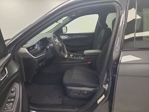 New 2025 Jeep Grand Cherokee Laredo w/ Luxury Tech Group I image 12