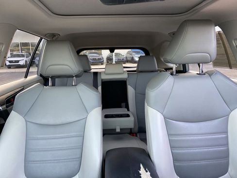 Used 2022 Toyota RAV4 XLE Premium image 19