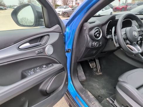 Used 2024 Alfa Romeo Stelvio Veloce AWD/4WD image 21