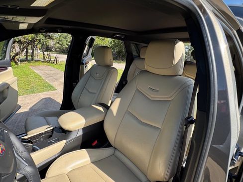 Used 2017 Cadillac XT5 Luxury w/ Driver Awareness Package FWD image 27