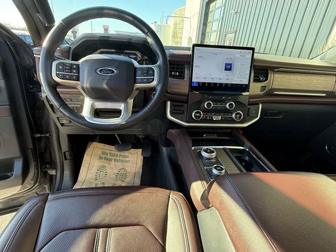 Used 2024 Ford Expedition Max Limited image 11