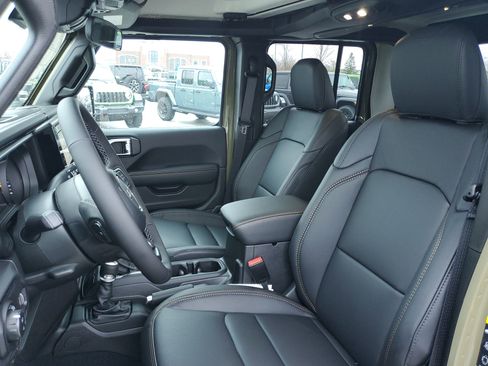 New 2025 Jeep Gladiator Sport image 17