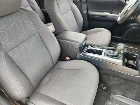 Used 2019 Toyota Tacoma TRD Sport w/ Technology Package RWD image 10