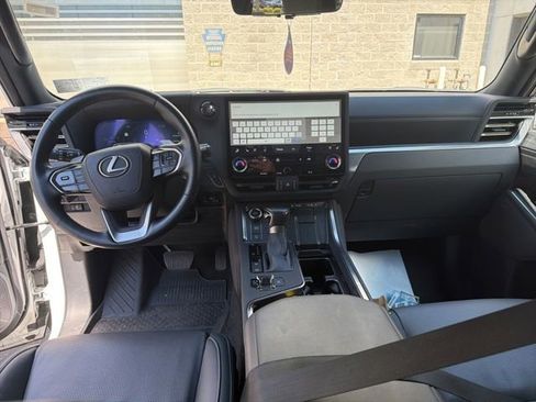 Used 2024 Lexus GX 550 w/ Cold Area Package AWD/4WD image 11