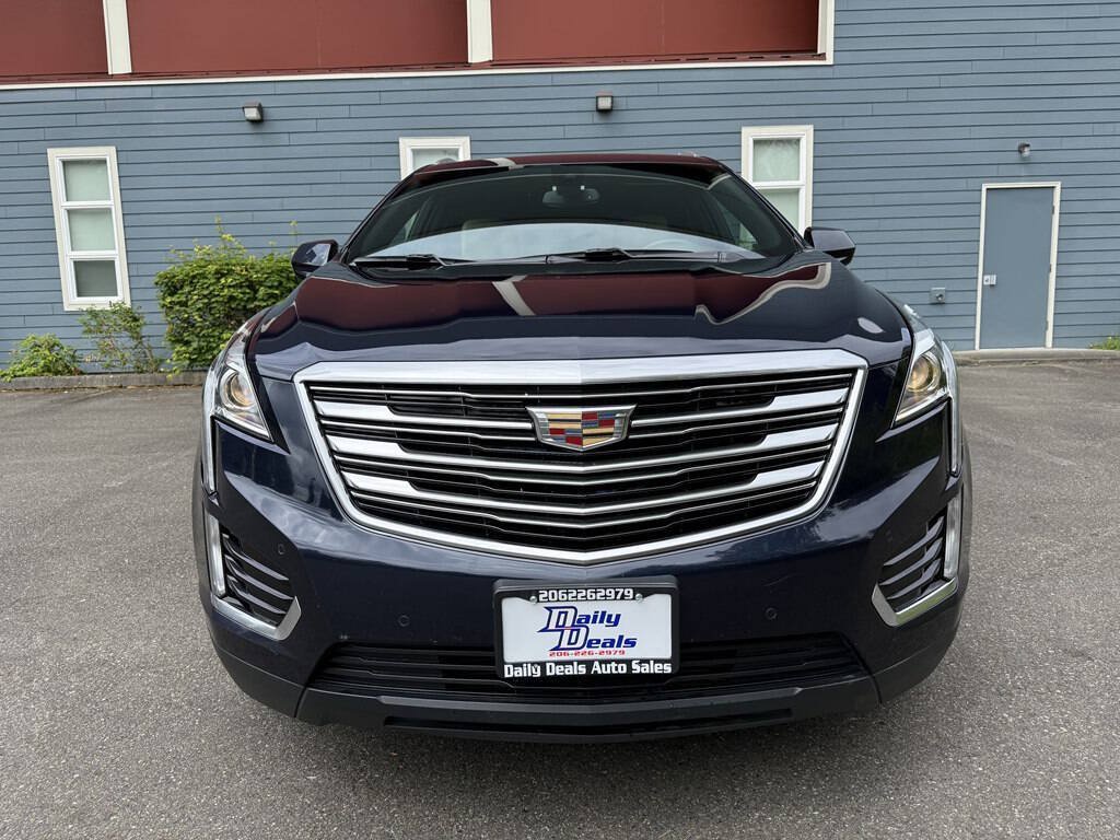 Used 2017 Cadillac XT5 Luxury w/ Driver Awareness Package FWD image 11